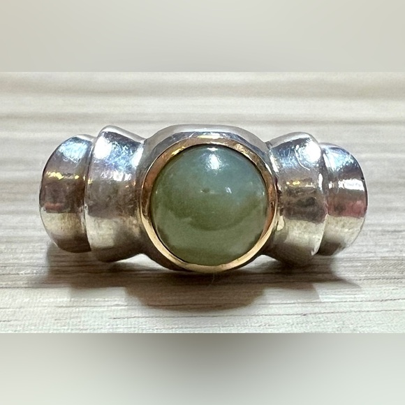 Vintage Designer Hallmarked Sterling Silver & Gold Bezel Set Jade Ring, Size 6 - Picture 2 of 11
